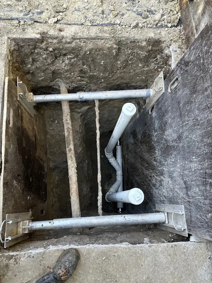 Experienced plumber completing Drain Cleaning work in Chalco